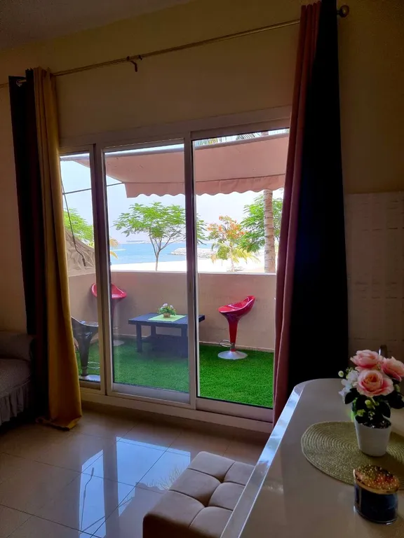 Апартаменты с частным пляжем и видом на море на острове Марджан