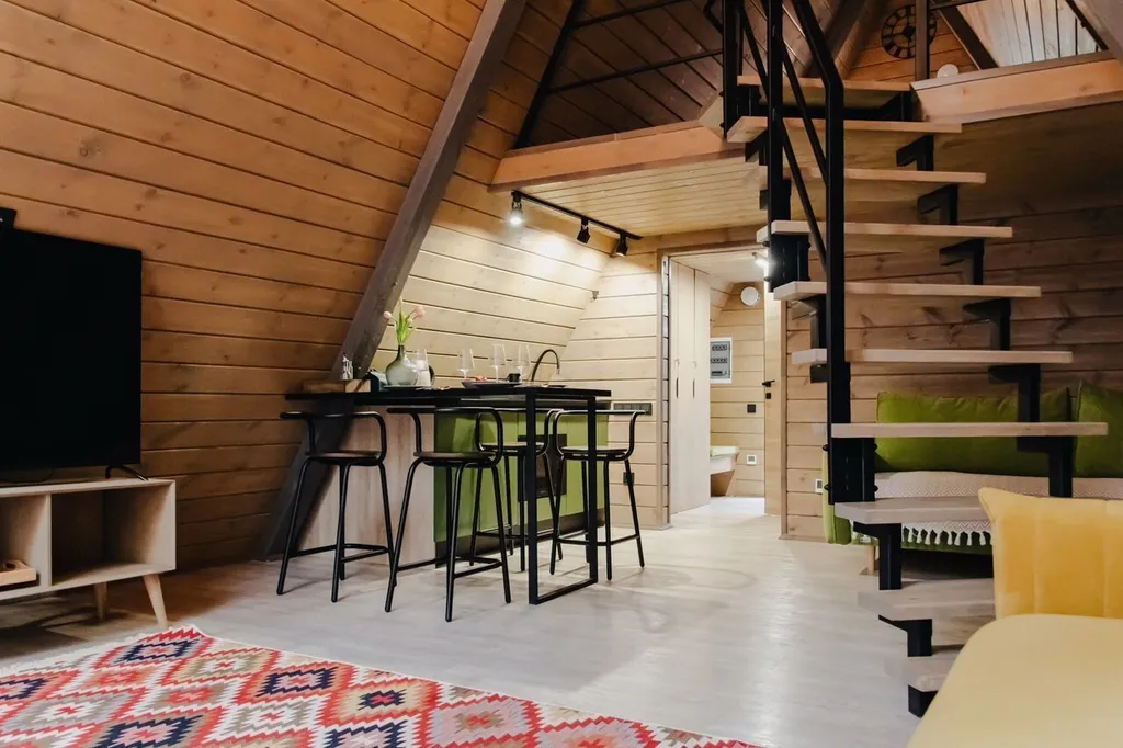 Дом Хвоя Темный