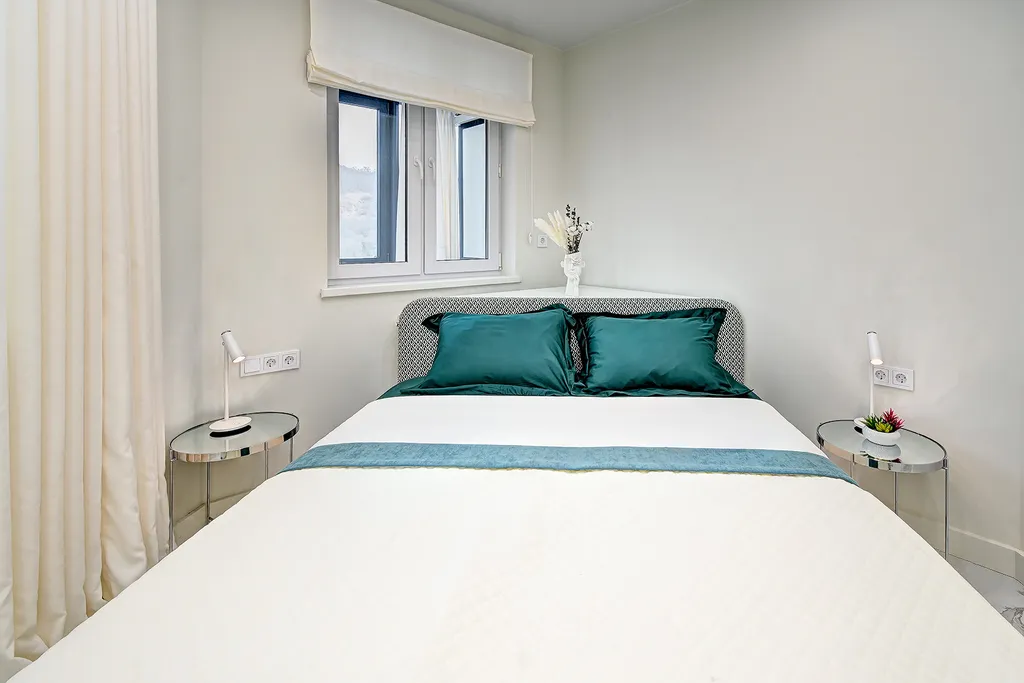 Квартира Квартира Двухкомнатная с 2 санузлами, проектором на балконе, бассейном на территории — Адлер