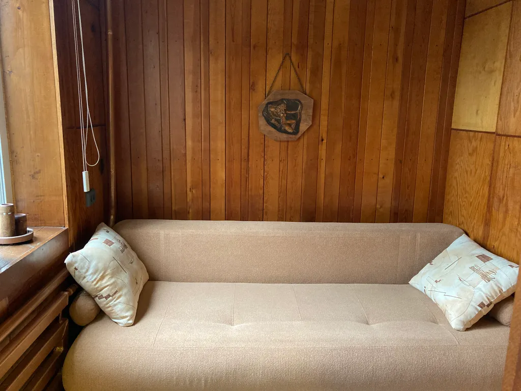 Чудесный дом на берегу реки