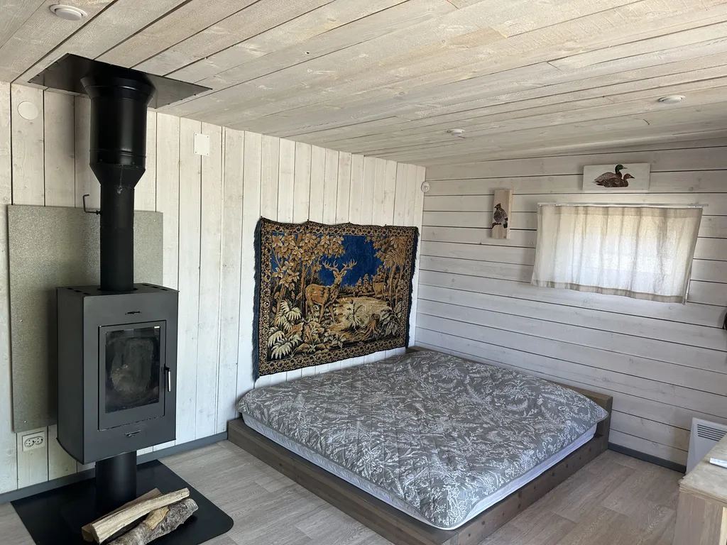 Коттедж Дом на берегу реки с камином и баней — Сясьстрой