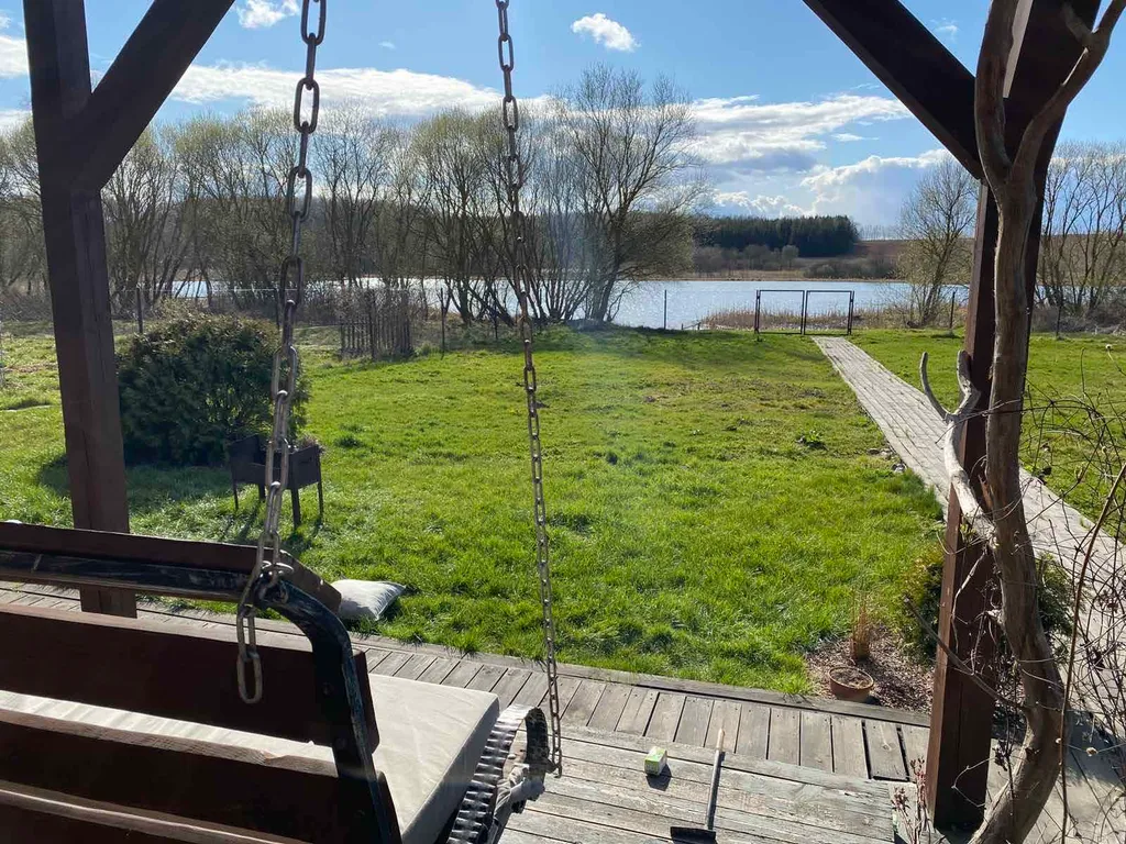 Уютный дом на берегу озера с сауной