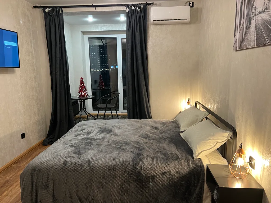 Квартира Квартира Комфортабельная студия с собственной террасой возле Планеты — Красноярск