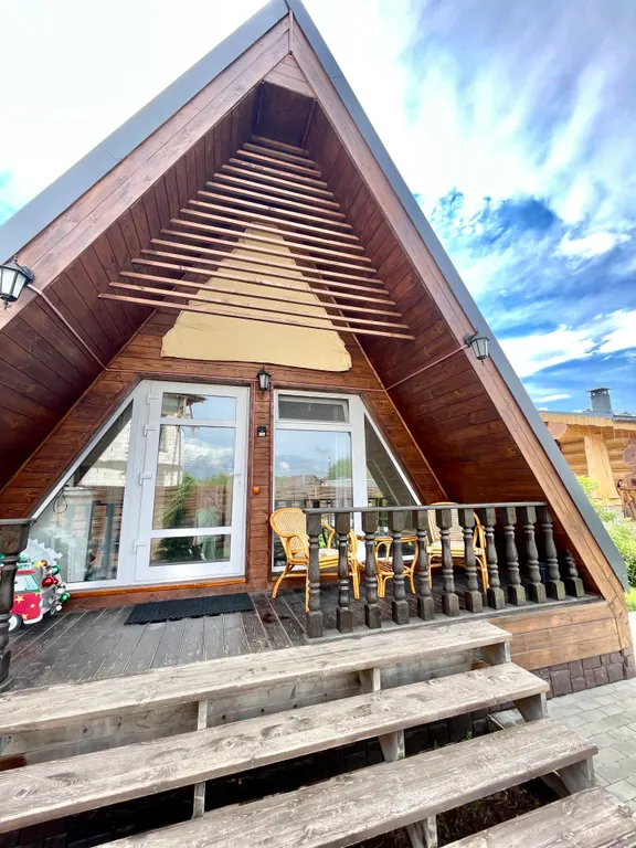 Загородный треугольный дом, с баней и чаном