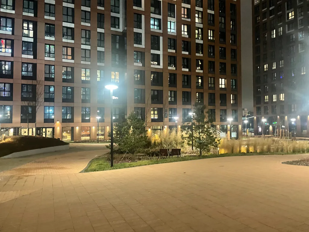 Квартира с массажным кроватью, креслом; качелями, гамаком и флай-йогой