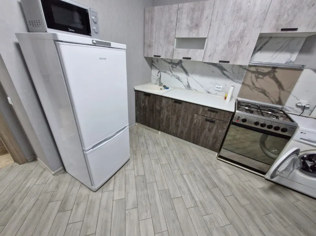 Еврооднушка возле моря