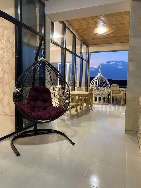 Уютный двухэтажный дом с видом на море