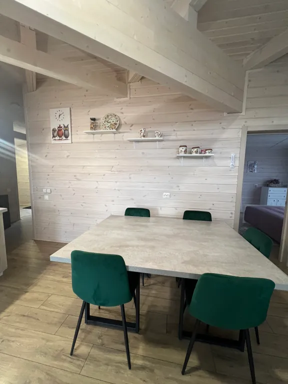 Просторный дом Елка с панорамными окнами в тихом месте