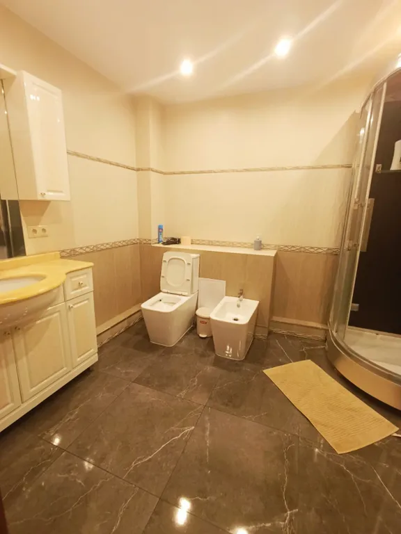 Дом на берегу пруда с камином, чаном и баней для большой компании