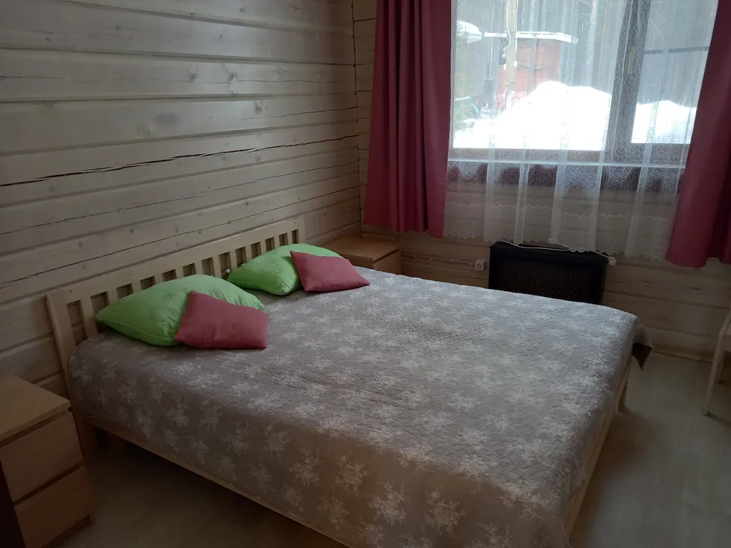 Уютный дом на берегу озера