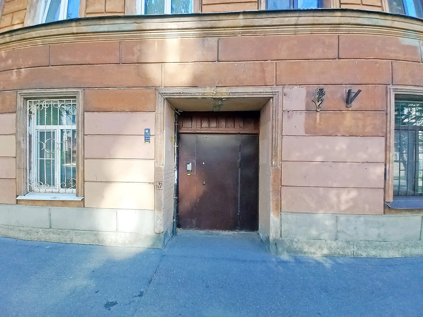 Входная дверь