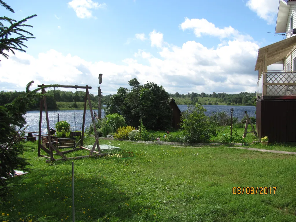 Домик у озера в Карелии