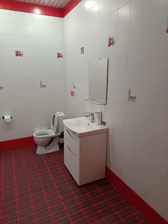 Часть жилого дома с отдельным собственным двориком