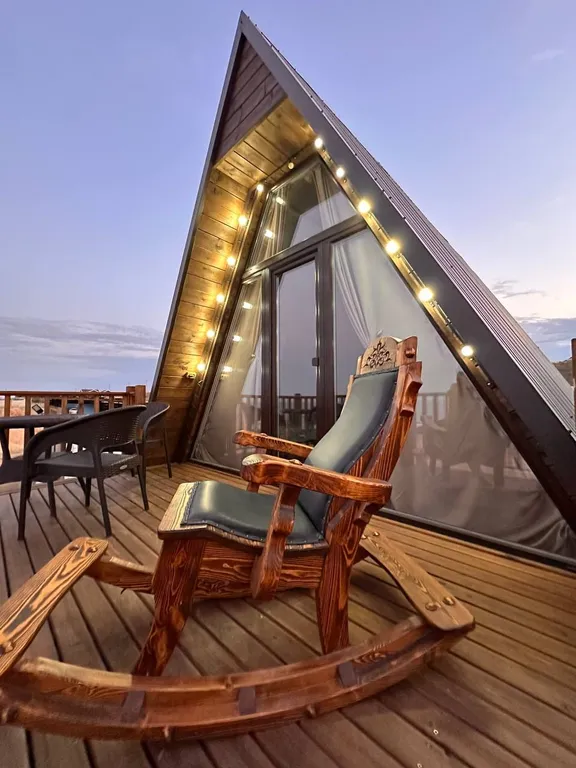 Коттедж 2-этажный с креслом качалкой