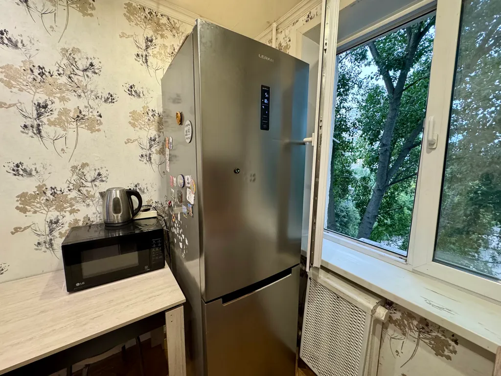 1 комнатная квартира, выход в лесо-парк рядом больница имени Середавина