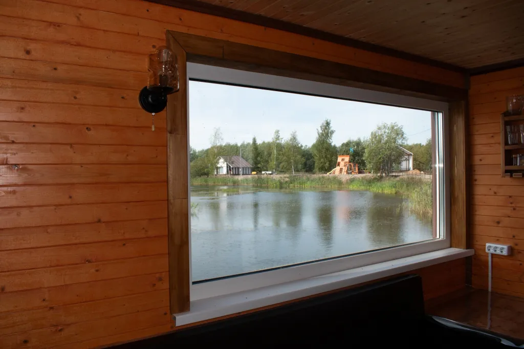 Дом отдыха на берегу озера