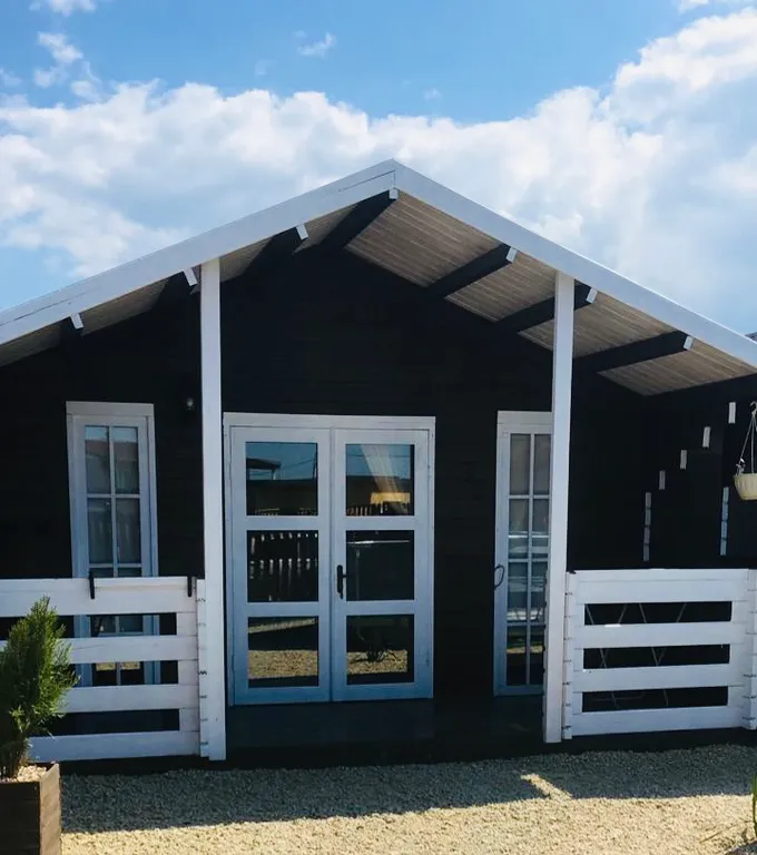 Коттедж Уютные гостевые домики Деревенька — Кучугуры