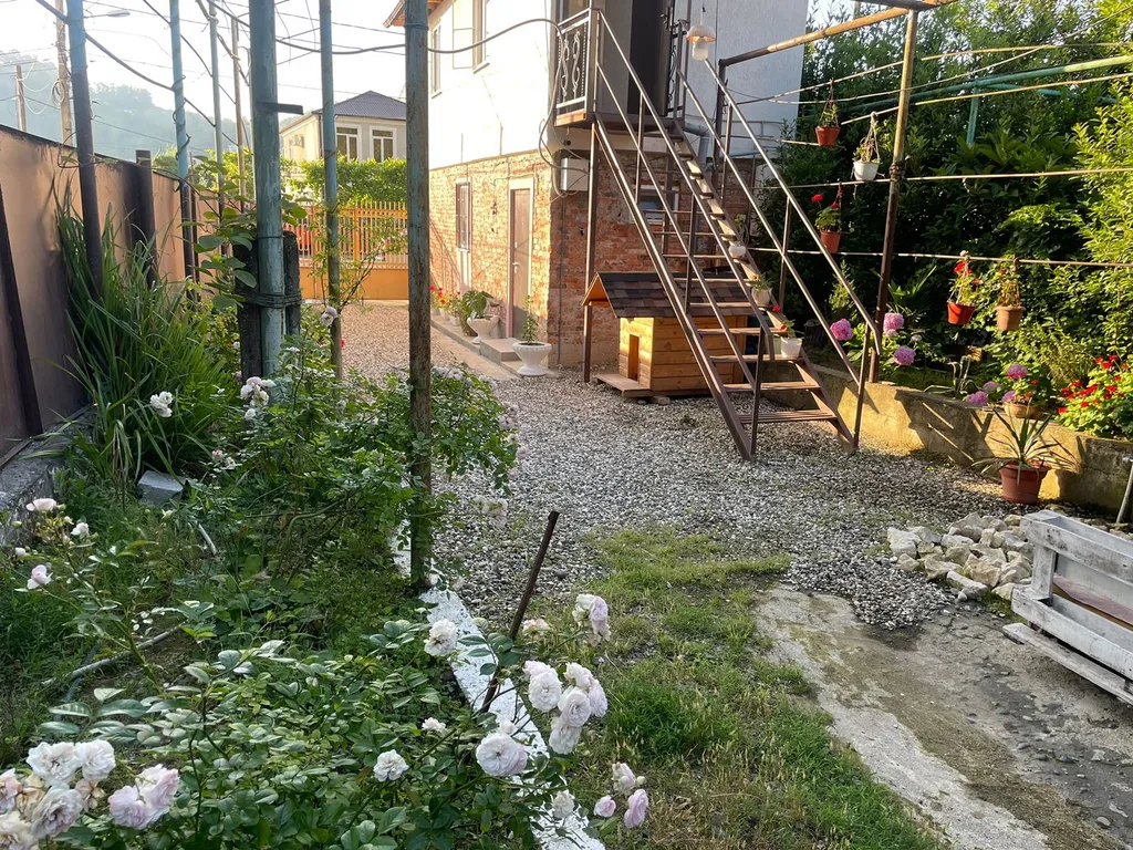 Отдельный домик студия в стиле лофт , со своей кухней и санузлом