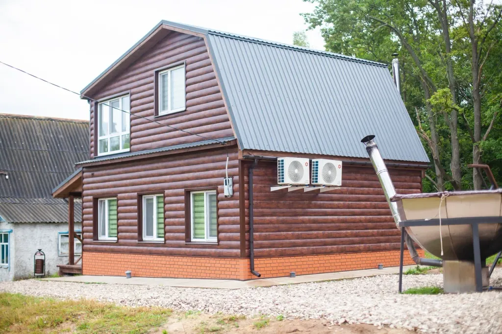 Домик четырёхместный с беседкой и мангалом