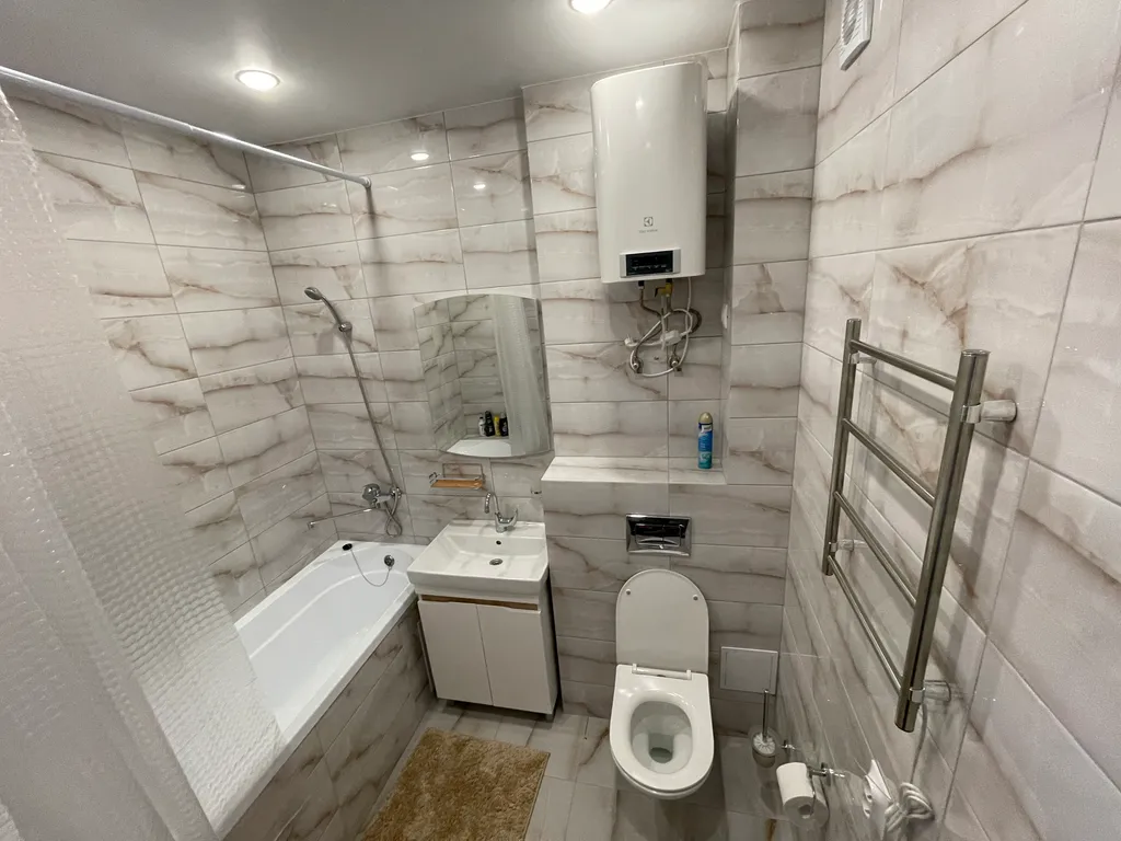 Новая квартира у ЖД вокзала в центре с теплой парковкой