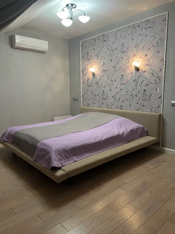 Дом с бассейном и бильярдом