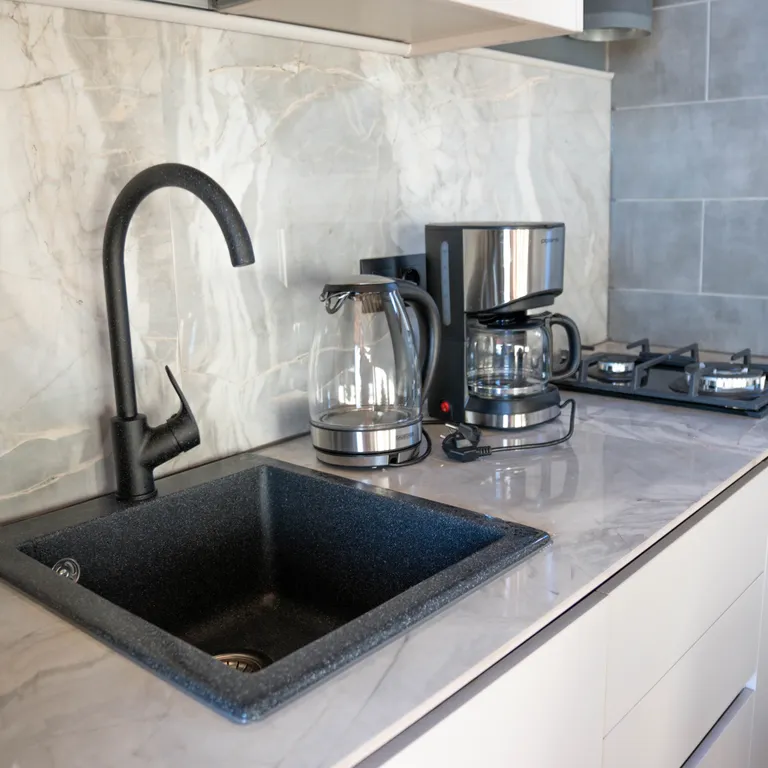 Домик на поляне любви в горах