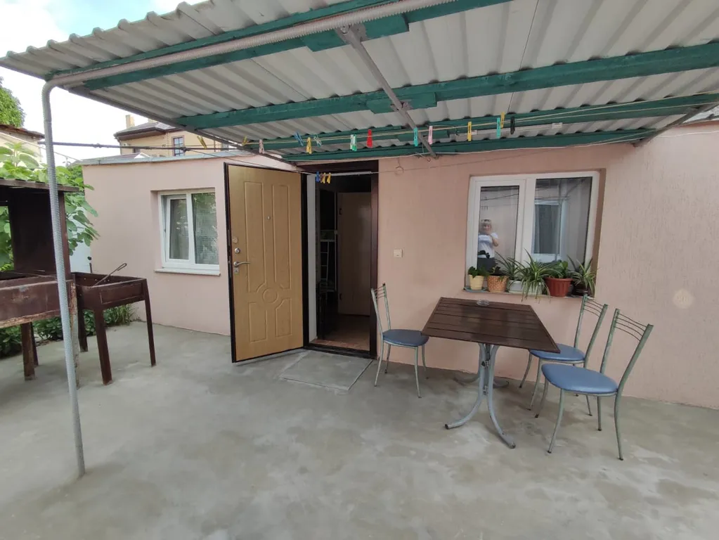 Коттедж Домик под ключ в общем дворе — Анапа