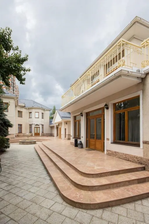 Усадьба Марисабель, дом с бассейном и сауной, возле парка