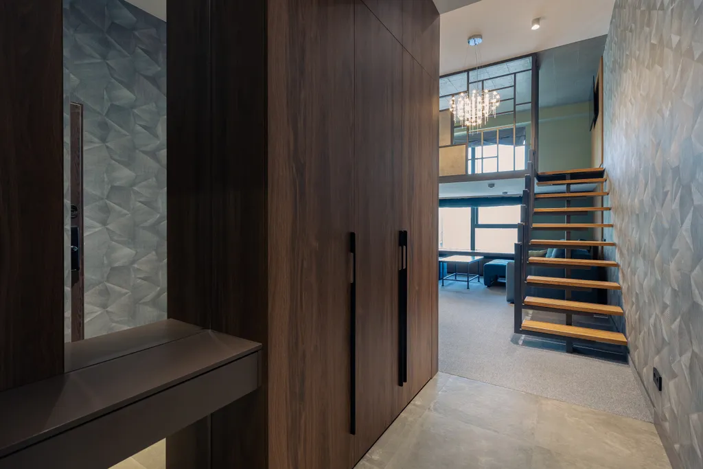 Стильный двухуровневый лофт с панорамными видами на Москву