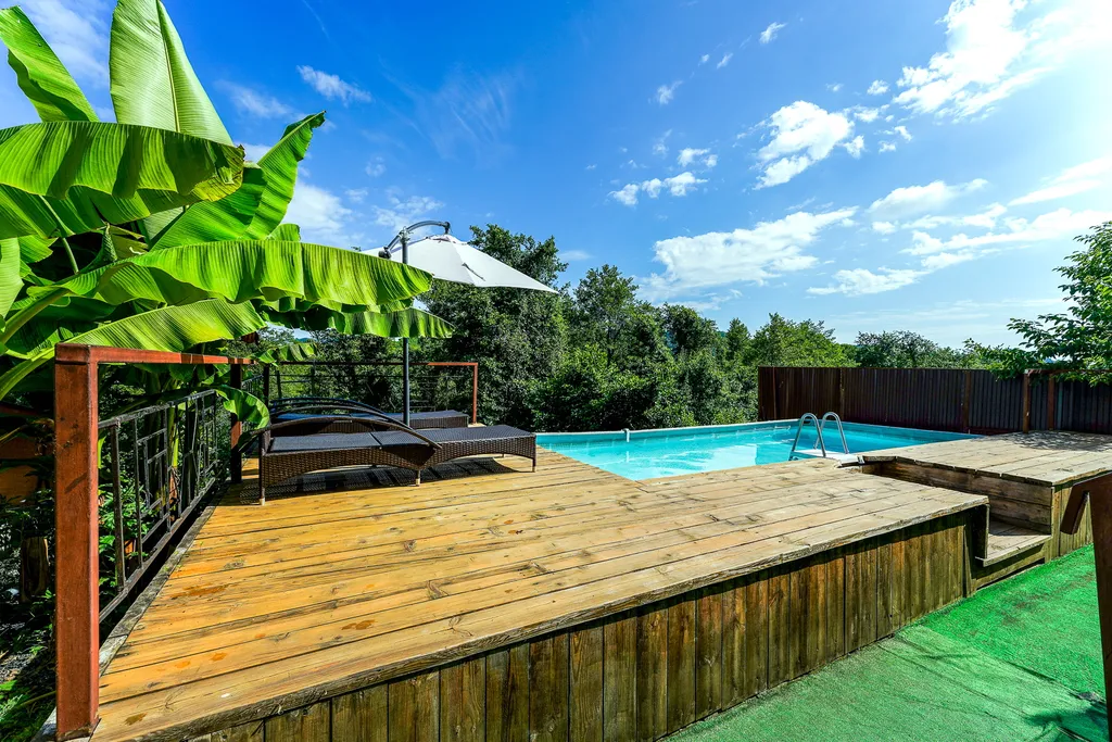 Эко-дом из Сруба с бассейном