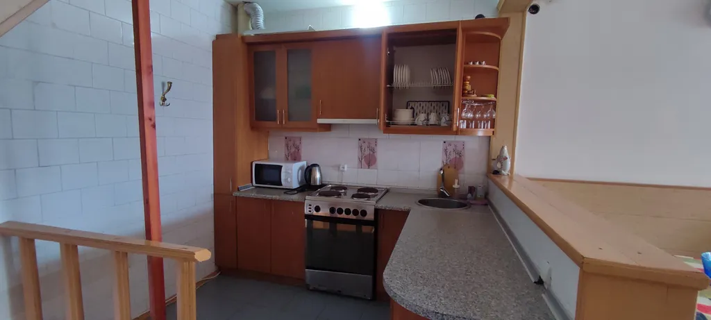 Двухэтажный эллинг на берегу моря