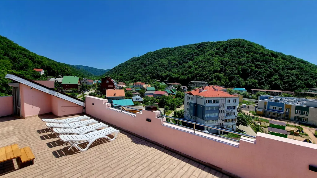 Таунхаус с панорамной эксплуатируемой крышей