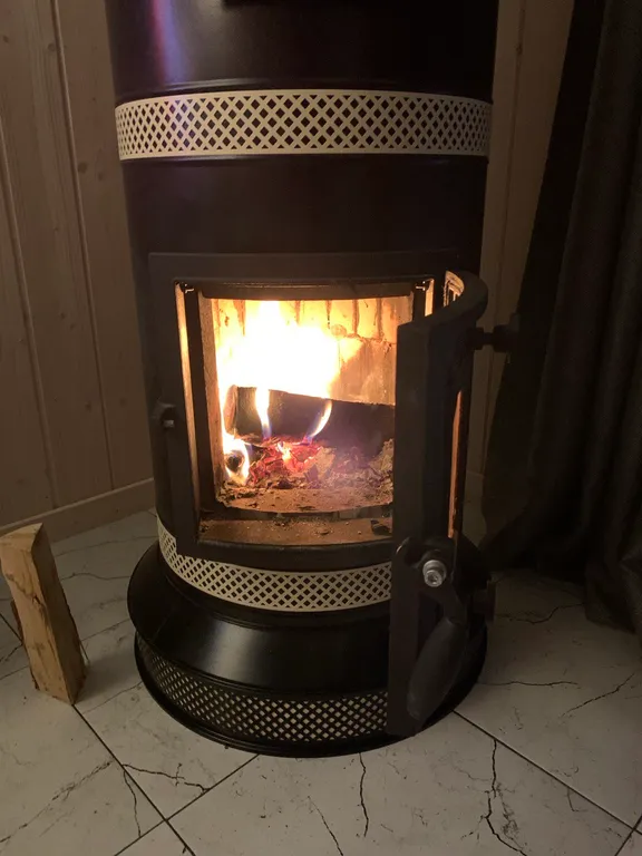 Барни с видом на лес с сауной