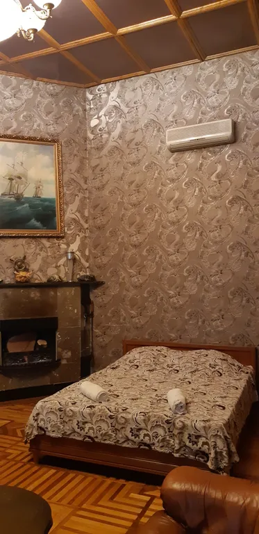 Уютная  однокомнатная  квартира. В историческом  доме  1898  года. — аренда посуточно в Ялта