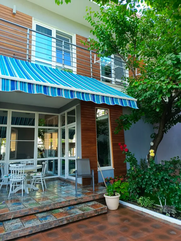 Уютная номер-студия с собственной кухней и всеми удобствами на двоих