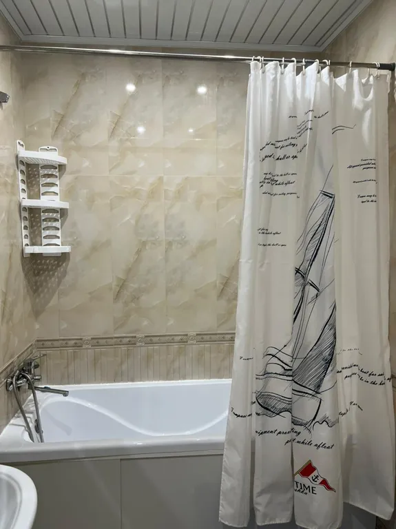 Квартира на берегу моря с видом на горы и крепость