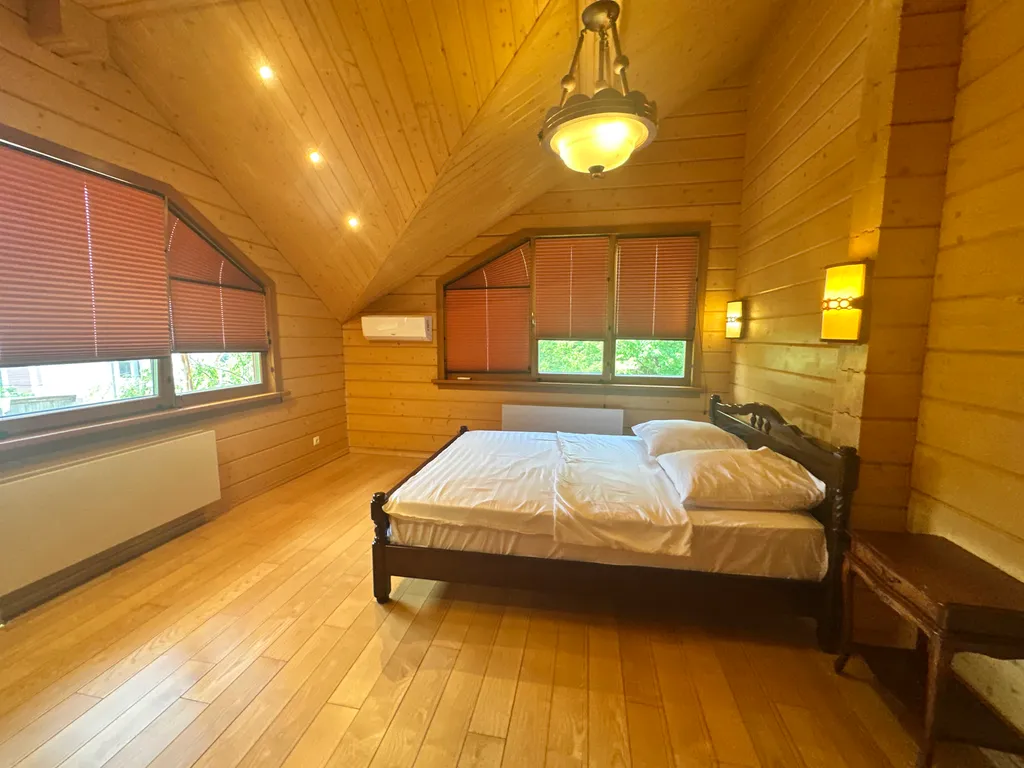 Деревянный дом с приватной территорией