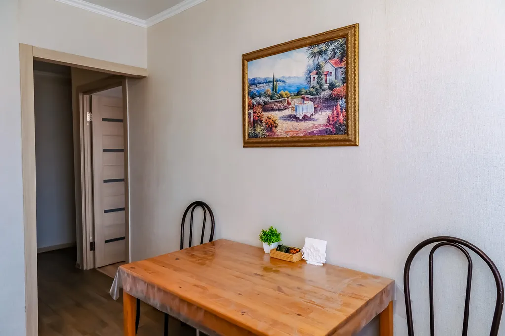 Двухкомнатная квартира в самом центре с парковкой