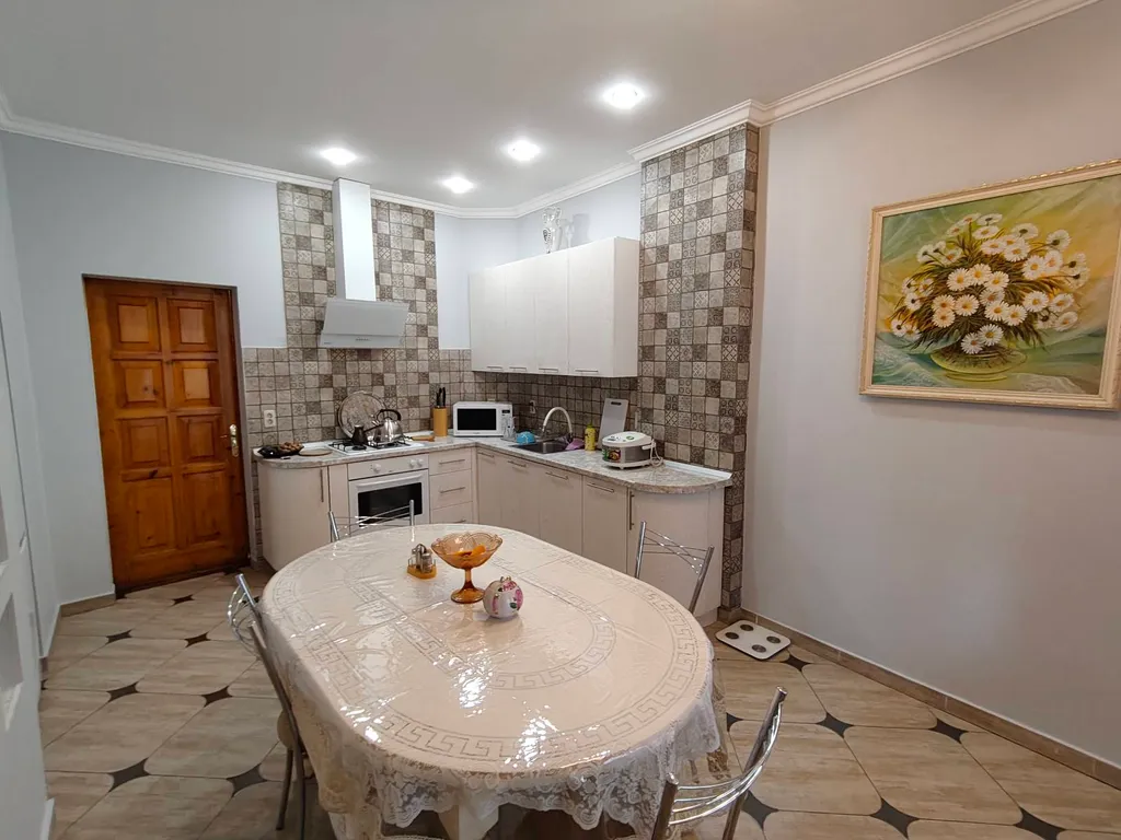 Частный дом с беседкой