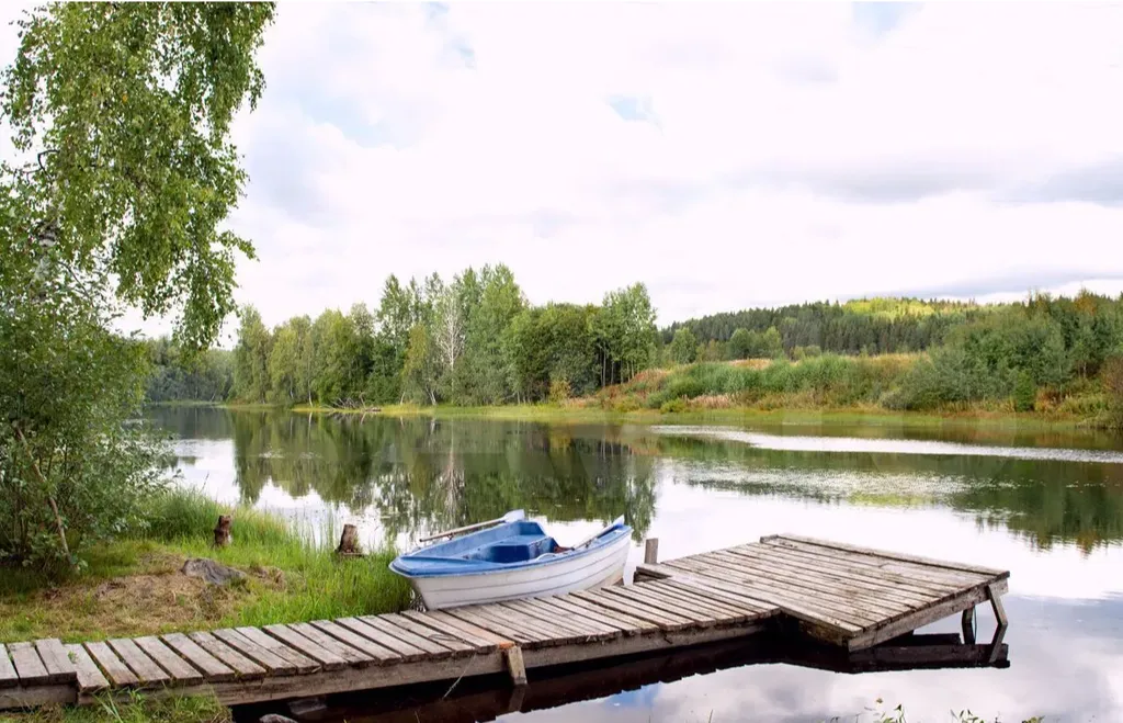 Домик на берегу реки