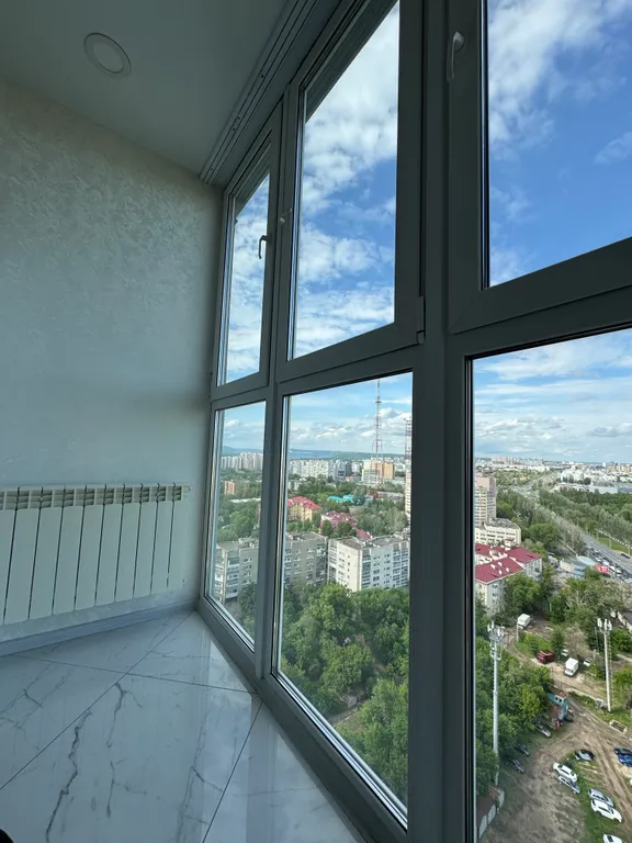 Апартаменты с видом на город с 24 этажа