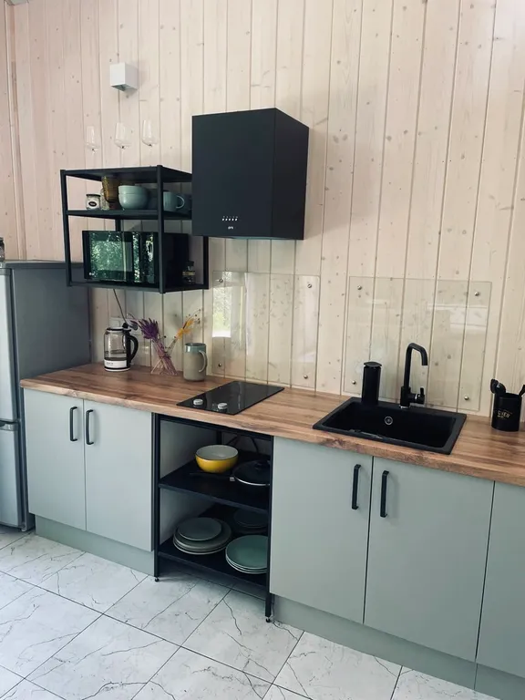 Барни с видом на лес с сауной