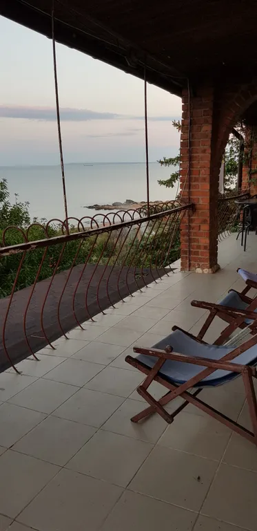 Коттедж Часть дома. 2 этаж, потрясающий вид на море — Осовины