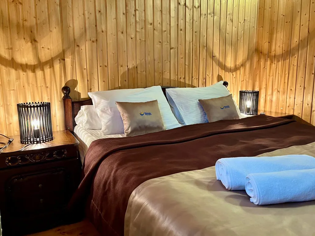 Люкс с балконом с видом на озеро двухкомнатный