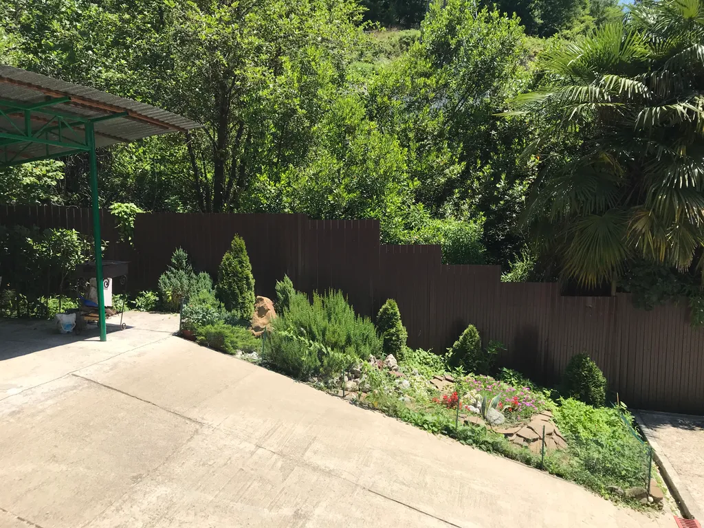 Коттедж Апартаменты с балконом в частном доме у бассейна — Адлер