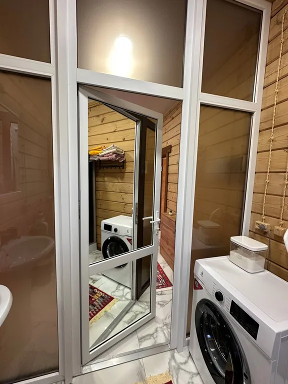 Роскошный эко дом Аквамарин с террасой у водопада и леса