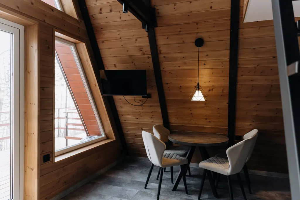 Уютный домик Красный A-Frame с террасой