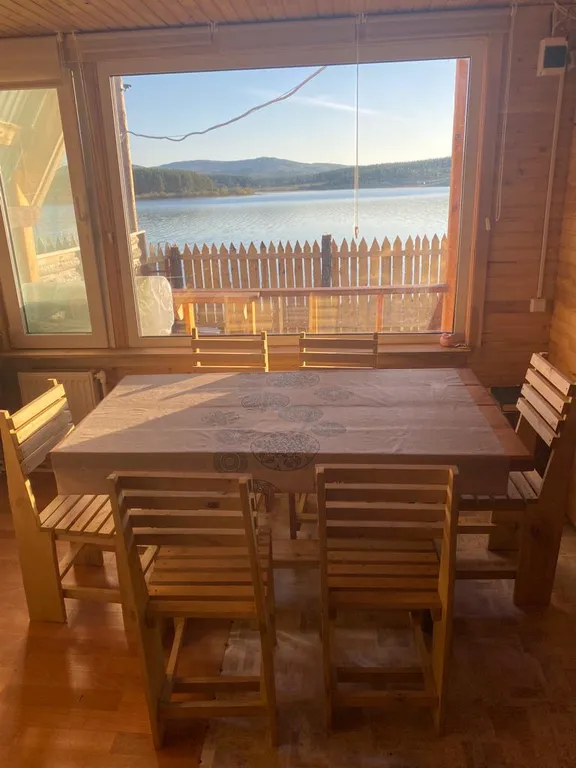 Дом в Тирляне на берегу озера