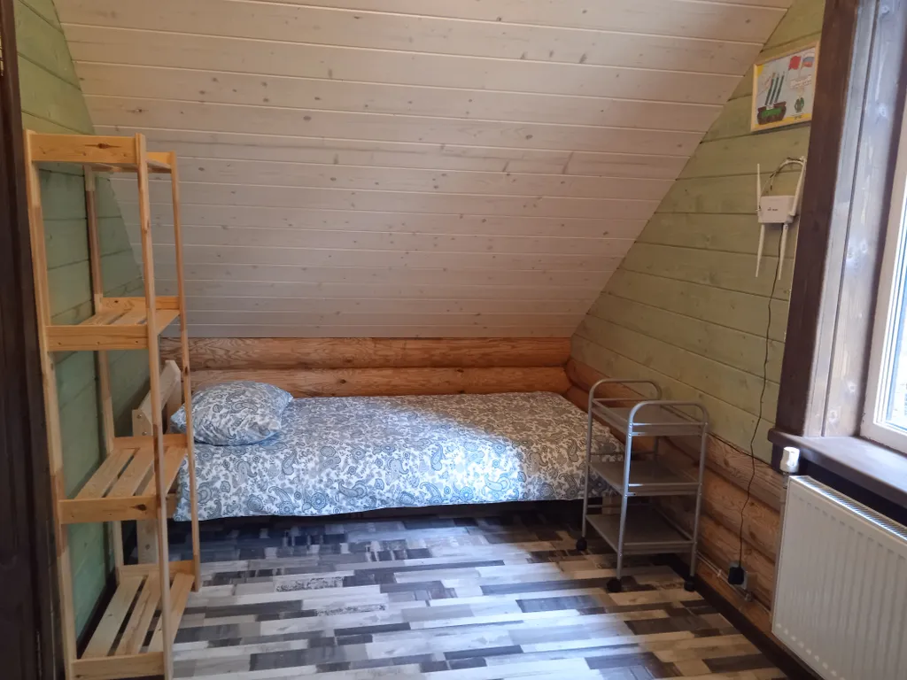 Дом с беседкой на берегу водохранилища