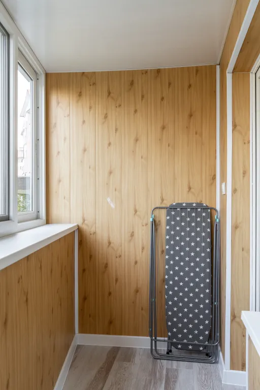 Современная и уютная студия с балконом